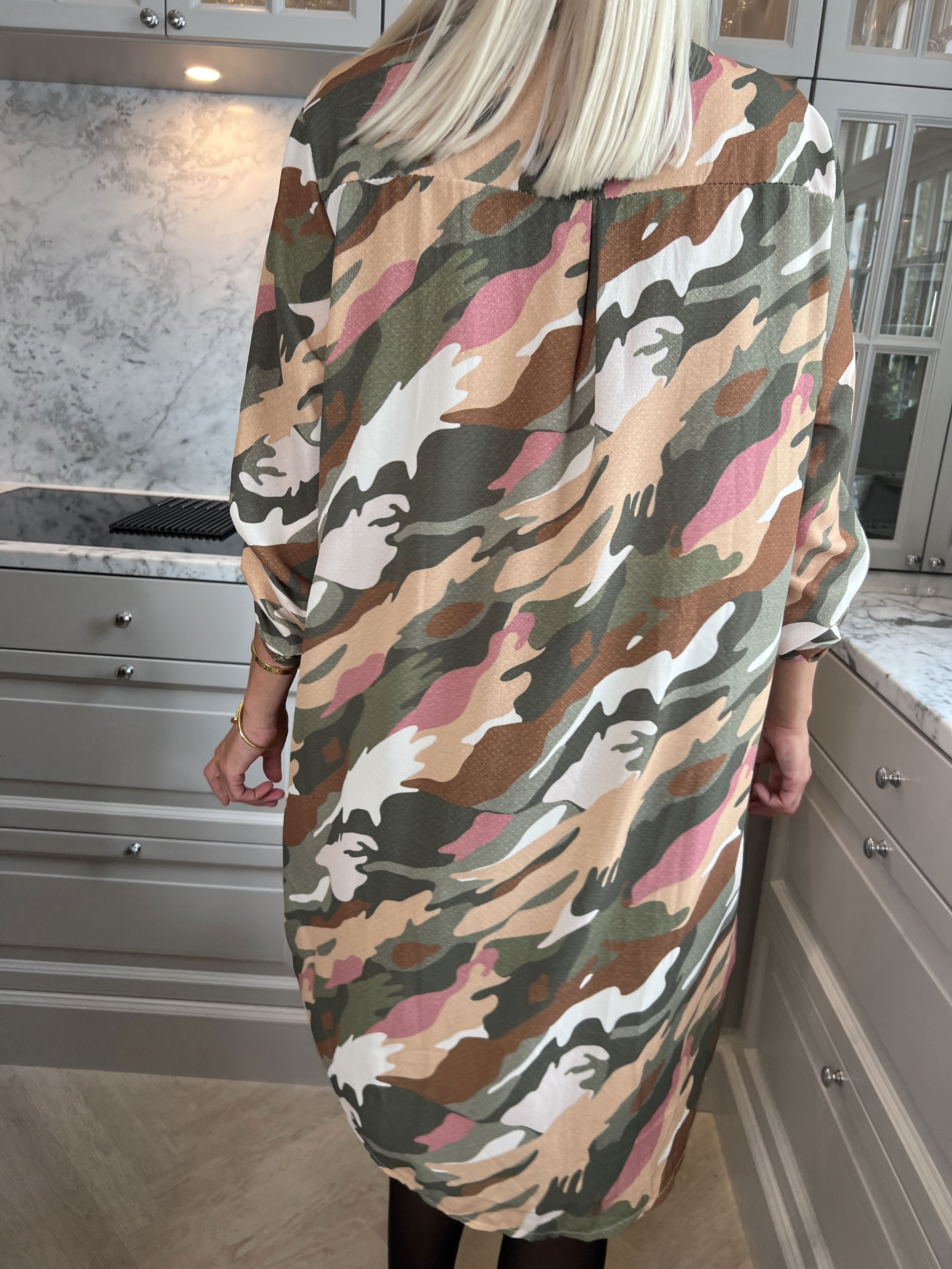 Vanesa Dress Camo - Let og luftig kjole med camouflageprint